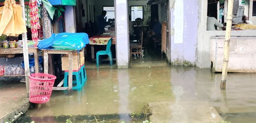ভারী বৃষ্টিতে হবিগঞ্জ শহরে জলাবদ্ধতা ॥ চরম দুর্ভোগ 27 22222222222222222 4